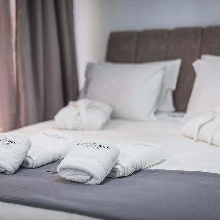 Iguana Gold Luxury Suites 1Min From Ermou Str أثينا المظهر الخارجي الصورة