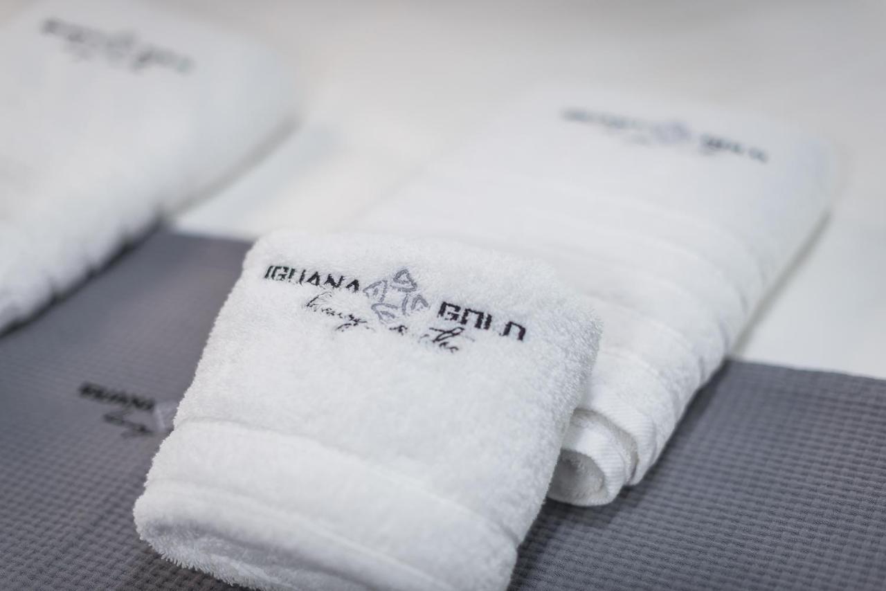 Iguana Gold Luxury Suites 1Min From Ermou Str أثينا المظهر الخارجي الصورة